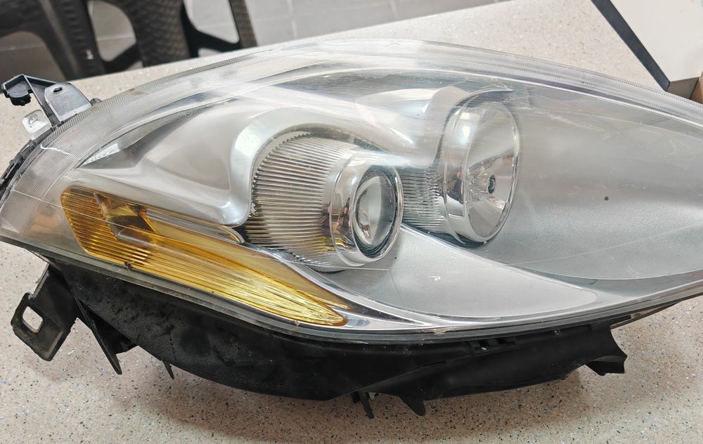 Far stanga dreapta Fiat Bravo cu lupa european