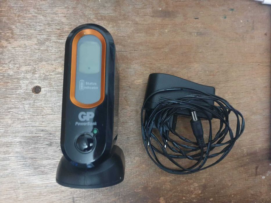 Charger / Incarcator  -  Acumulatori AA si AAA model GP V600D