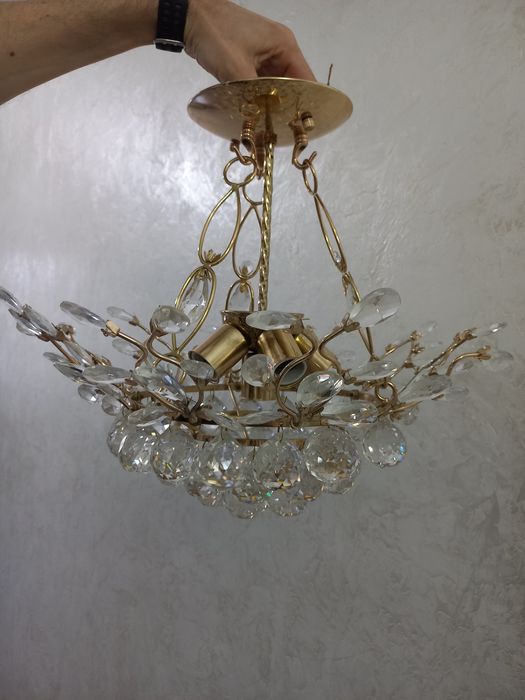 Люстра в хорошем состоянии