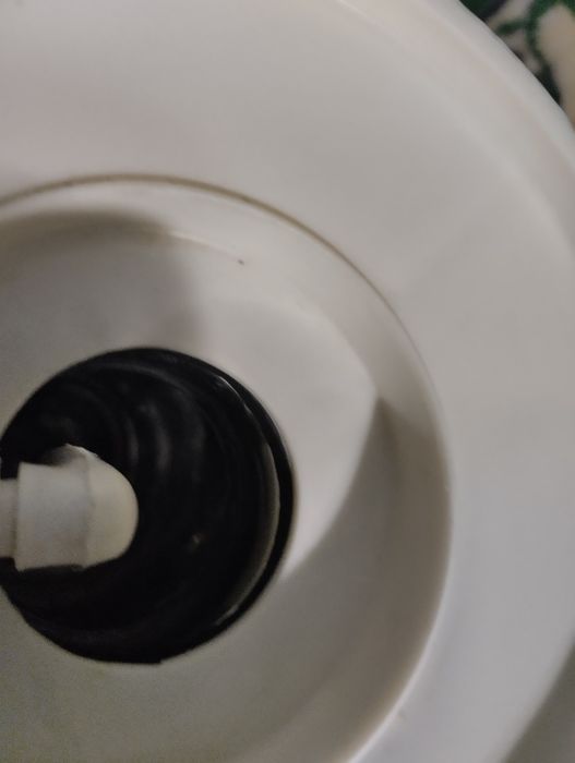 Термос на 3. 2 литра продам.