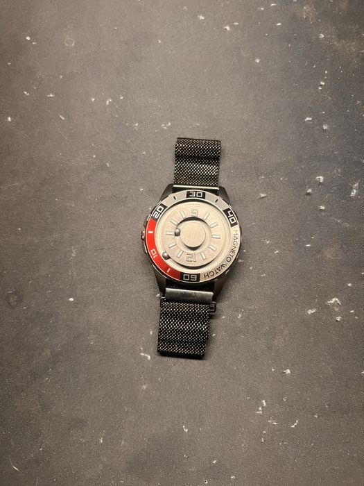 Vând ceas magnetic in stare perfecta