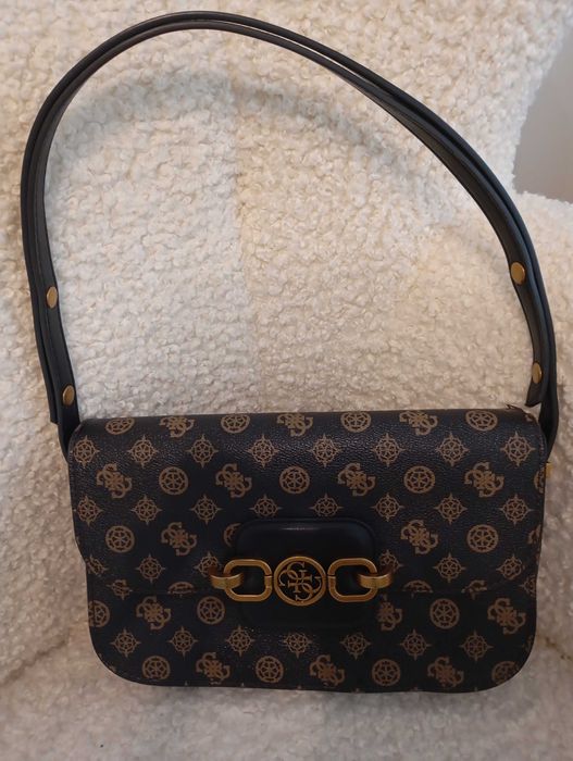Дамска чанта Guess кафява,средна големина