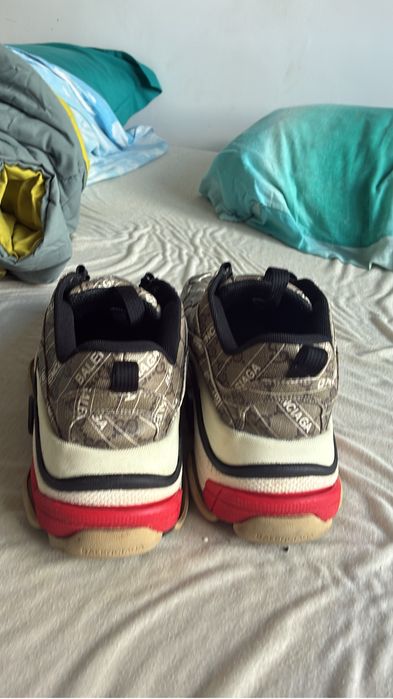 Adidasi balenciaga triple S marimea 43 nike dunk stare buna marimea 38.50 si 2 perechi de adidasi de fotbal sintetic 36/37