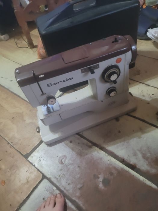 Mașină de cusut Sanda
