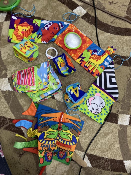 Музыкальная лошадь  Tomy пластик