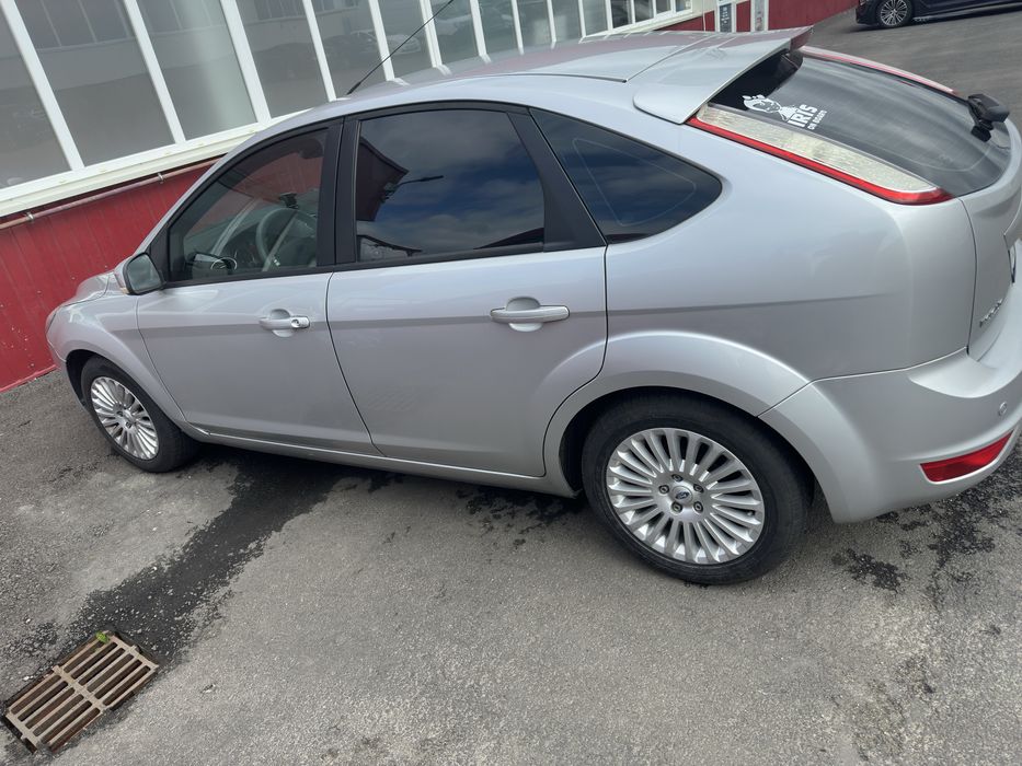 Vand ford focus 2010 benzina