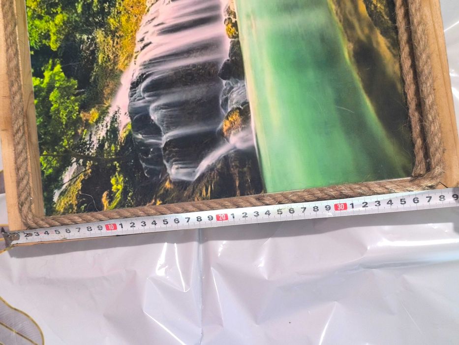 Голяма картина с водопад от скандинавски мъх