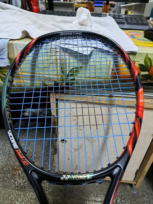Vand doua rachete tenis Yonex.