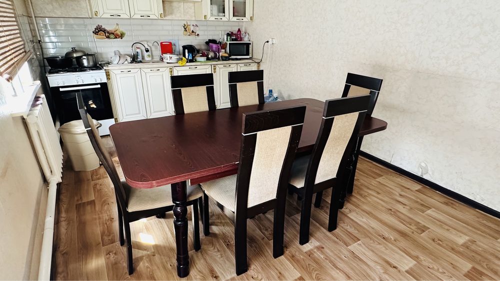 Продаётся универсальный стол 2 в 1. длина 1,60