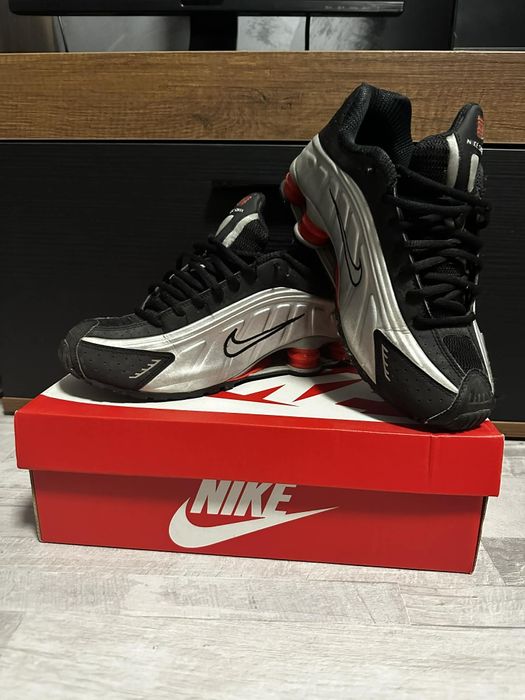 Маратонки Nike Shox R4
