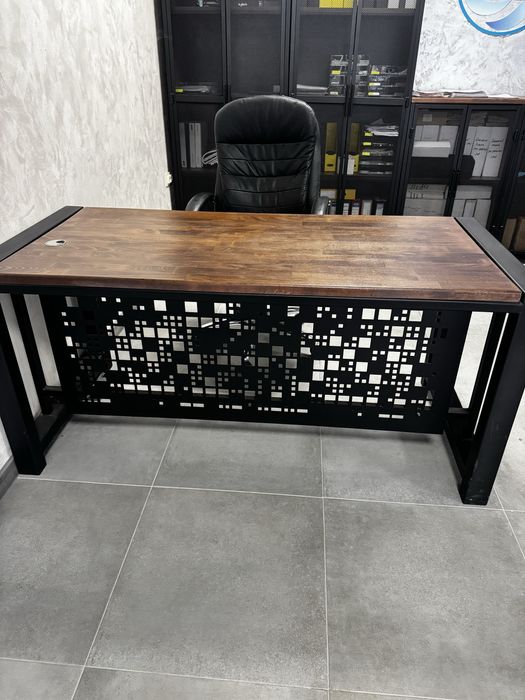 Офис обзавеждане