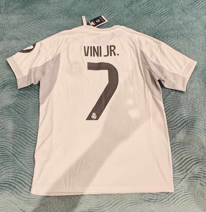 Футболен екип на Реал Мадрид, размер М, Винисиус