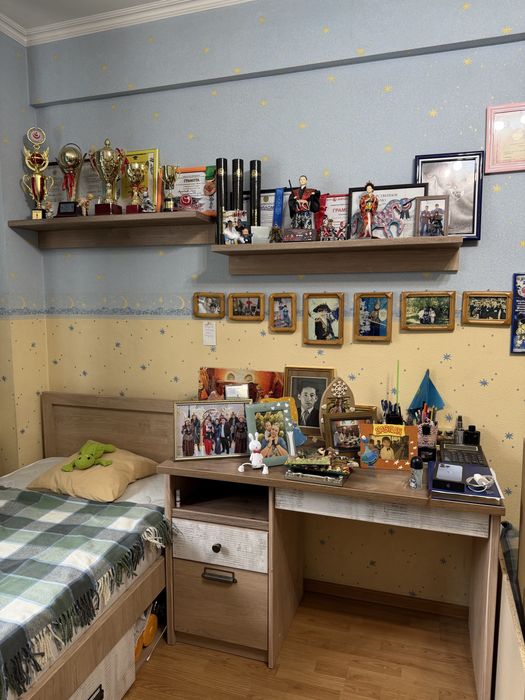 Комплект кровать, матрас, стол, полки, шкаф