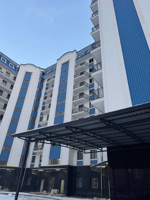 Srochno kvartira sotiladi (chirchiq 10-mikrorayon) novostroyka