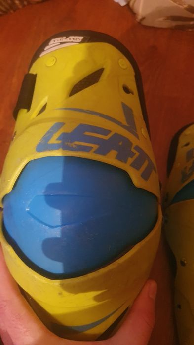 Leatt dual axis наколенники