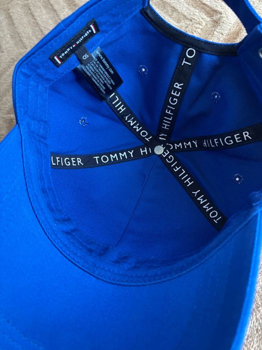 Оригинална шапка TOMMY HILFIGER – много добро състояние