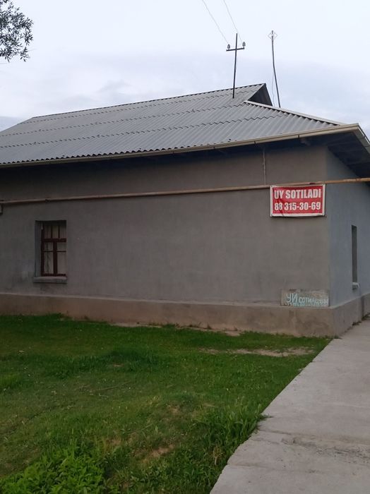 Hovli uy sotiladi
