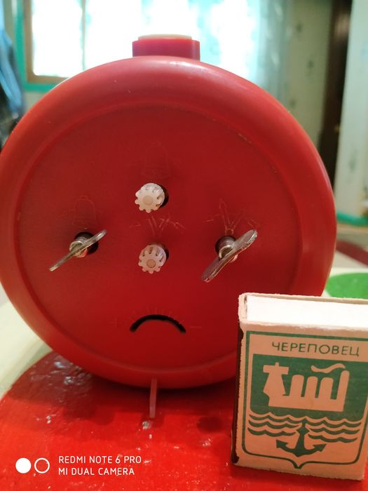 Часы будильник,механические.