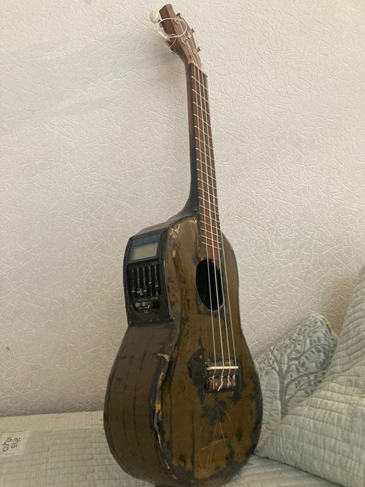 панк-металл укулеле