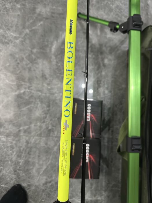 SET 2 Lansete Feeder ROBINHAN BOLENTINO PLUS 3.00 M 100-200g + 2 mulinete ROBINHAN ROVER MONSTER LA 5000 + Rod Pod