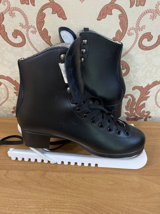 Продаются коньки фирмы "Ботас"