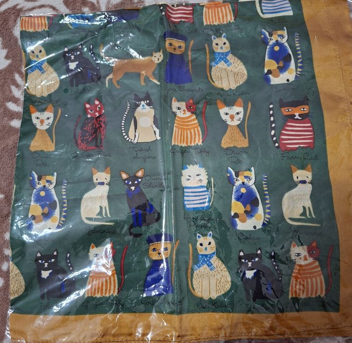 Платок с кошечками