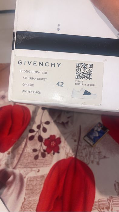 Tenes givechii nou