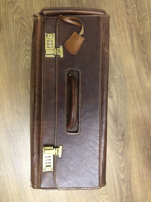 Продам чемодан из натуральной кожи