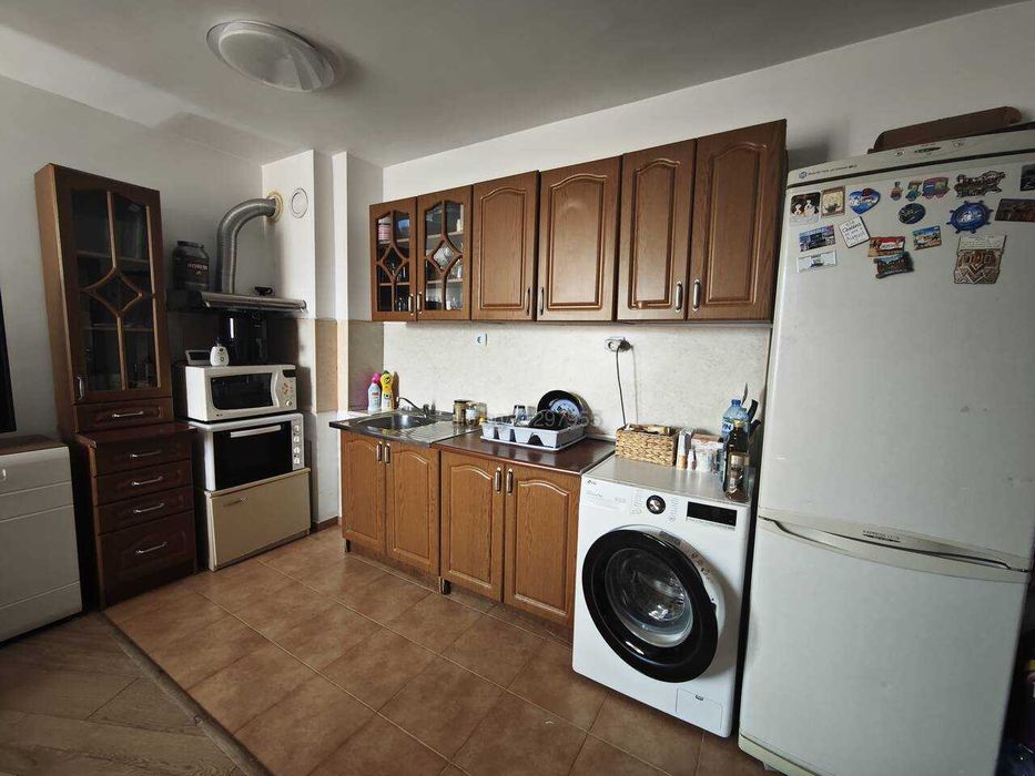 Модулна кухня с висок шкаф - витрина - 180 €