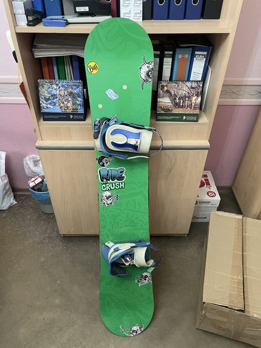 Сноуборд продам с креплениями