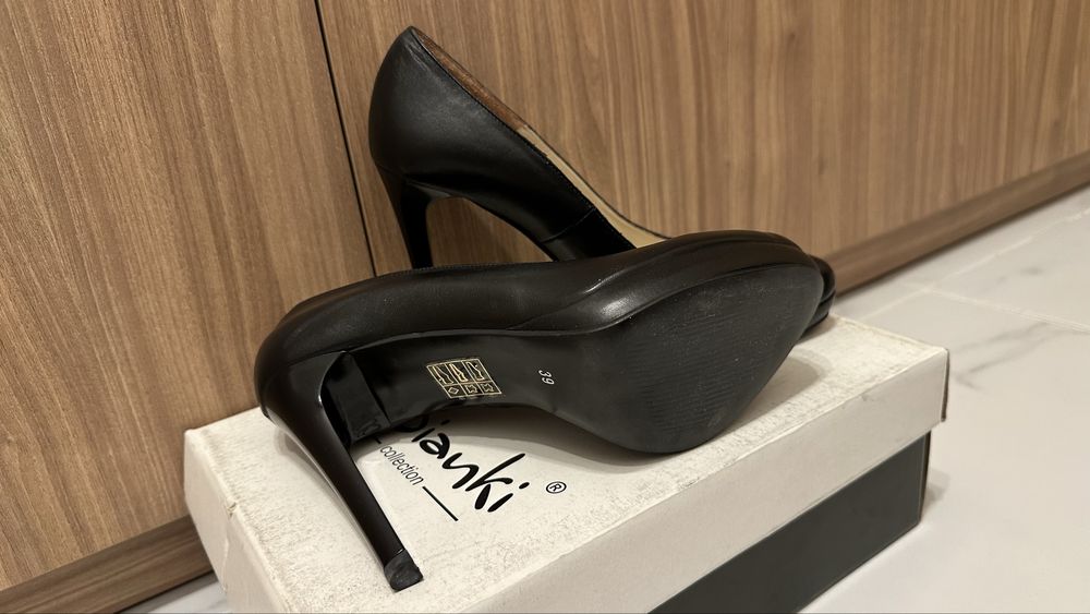 Елегантни обувки на висок ток, естествена кожа