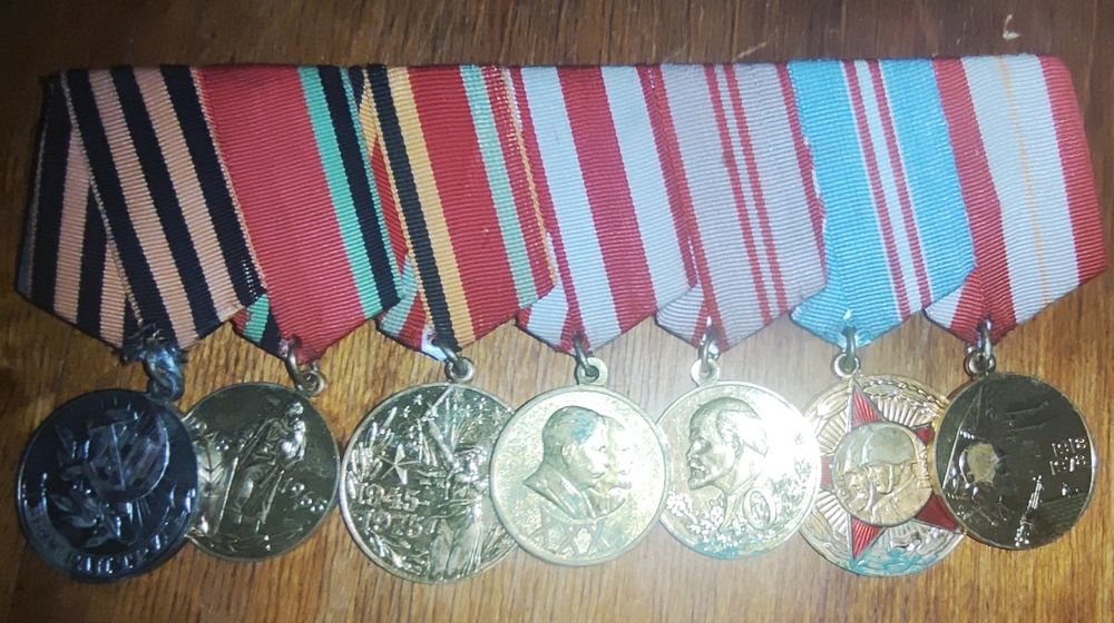 Шкатулка. Фарфор. Фотоаппарат. Медали.