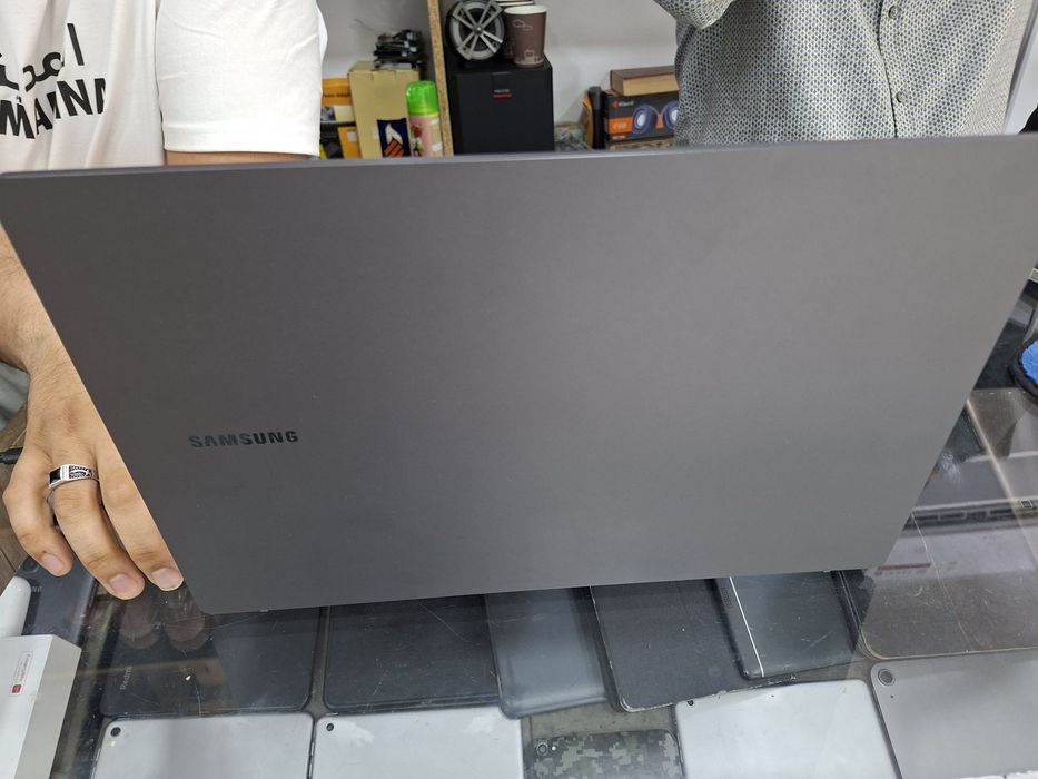 Samsung noutbook yangi