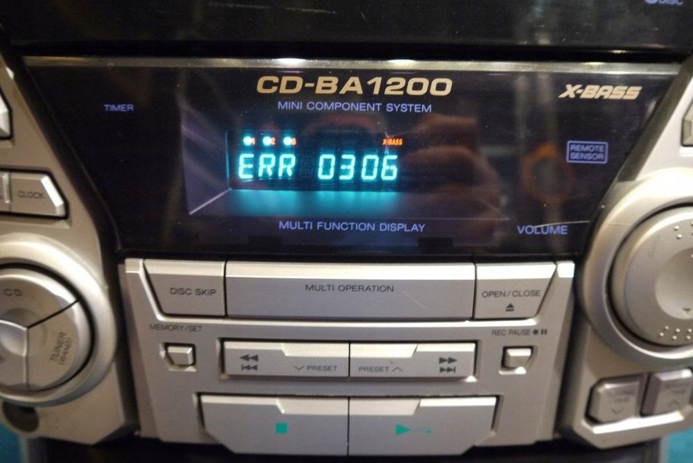 Продавам стерео уретба sharp cd-ba 1200