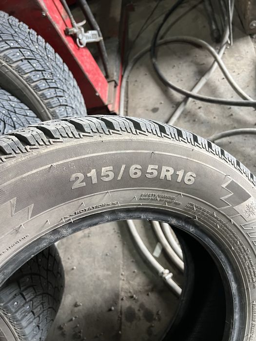 Продам 215/65R16 комплект шипы