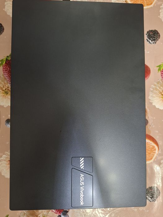 ASUS Vivobook sotilad