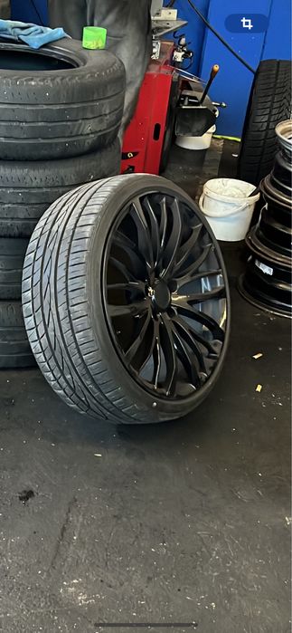 Vand anvelope foarte bune