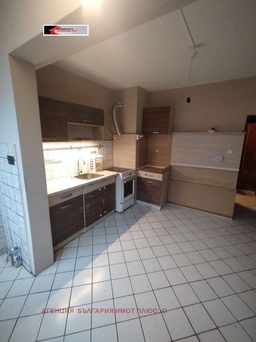 Дава се под наем Тристаен апартамент в София, Света Троица - 110 кв.м за 561 € - Снимка #3