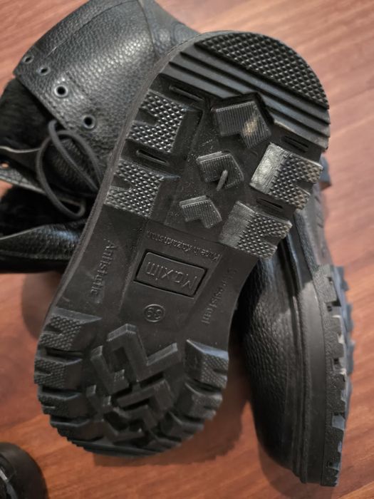 Зимние берцы размер 39 и 41.