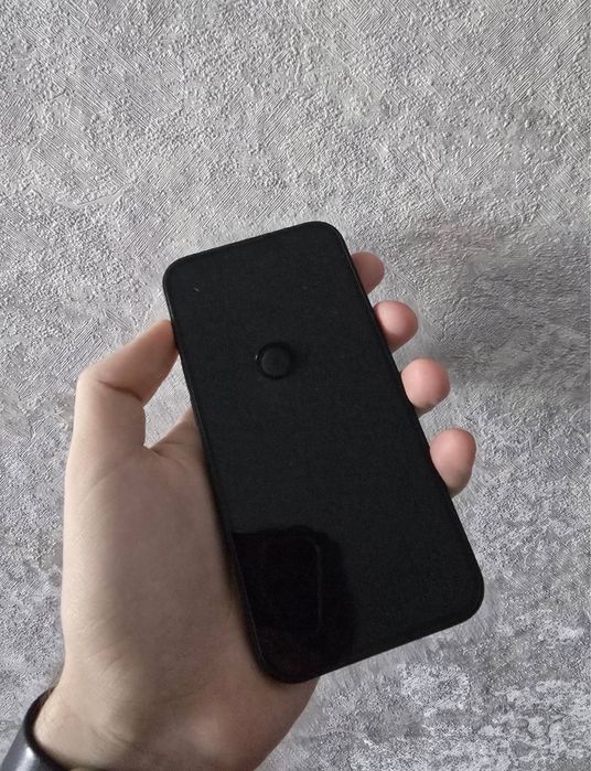 iPhone 13 на 256 ГБ, цвет чёрный.