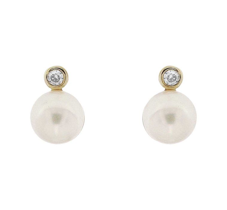 Pereche de cercei din aur galben, decorată cu perle Akoya și diamante
