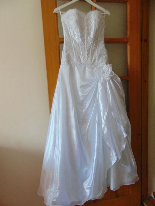 Rochie mireasa+voal+crinolina+gentuta