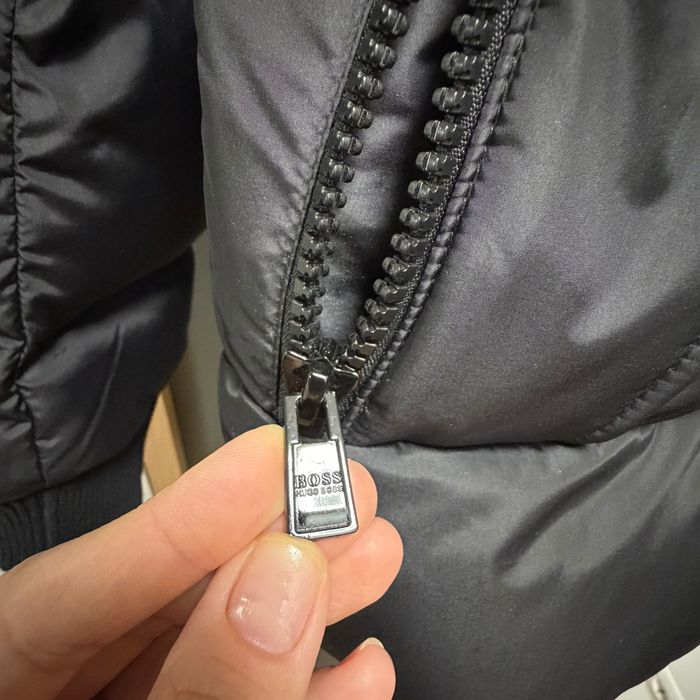 Geacă neagră Puffer de iarnă Hugo Boss, mărimea 50 (M), aproape nouă