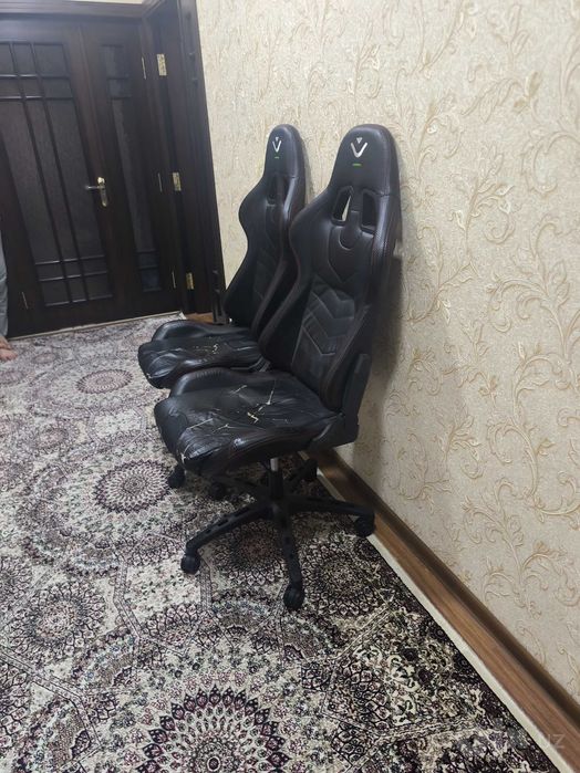 Игровое кресло чёрное б/у