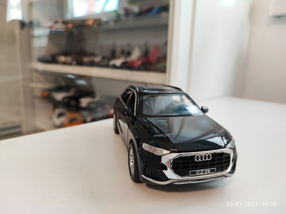Machetă Audi Q8 1:32