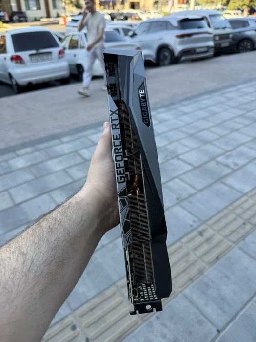 Gigabate RTX 3080 10GB 320 Bit