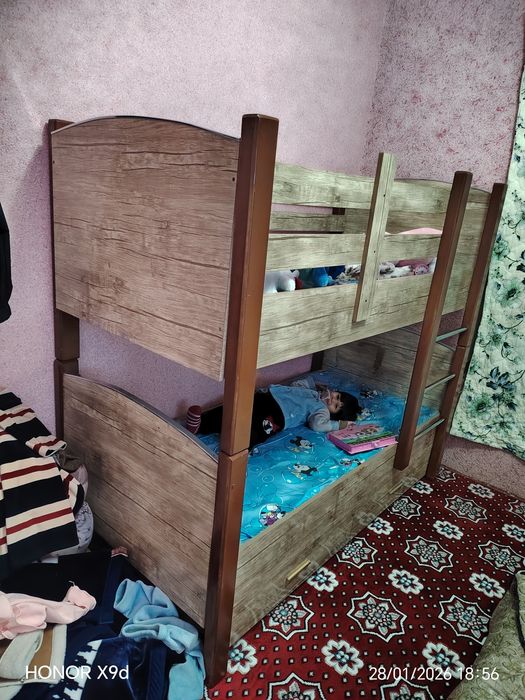 Bolalar yotoq kravati sotiladi