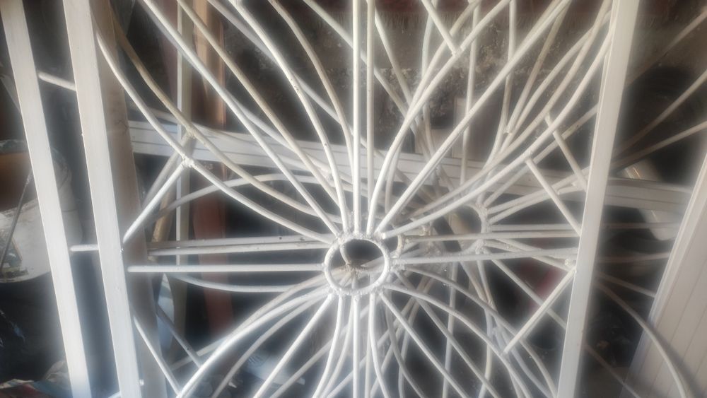 Продам решетку на балкон