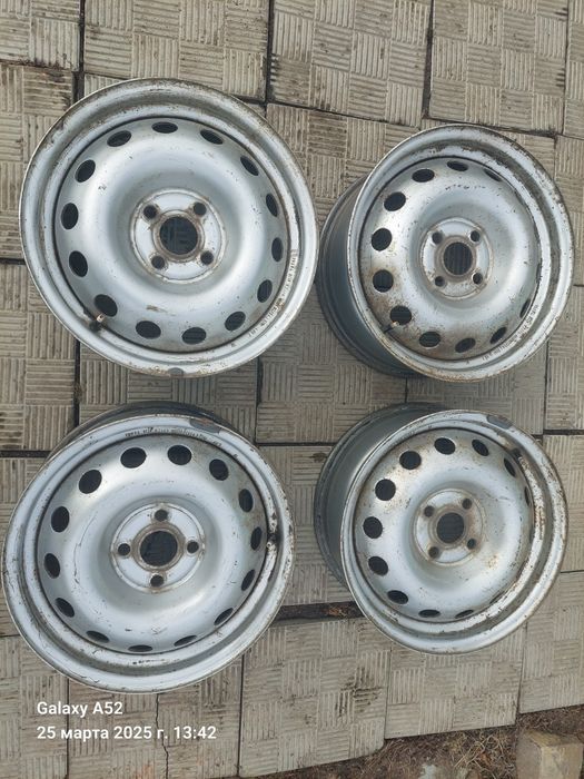 Продам диски на авто размер 15