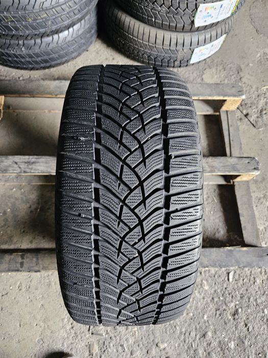1 anvelopa iarna 235 40 18 Goodyear